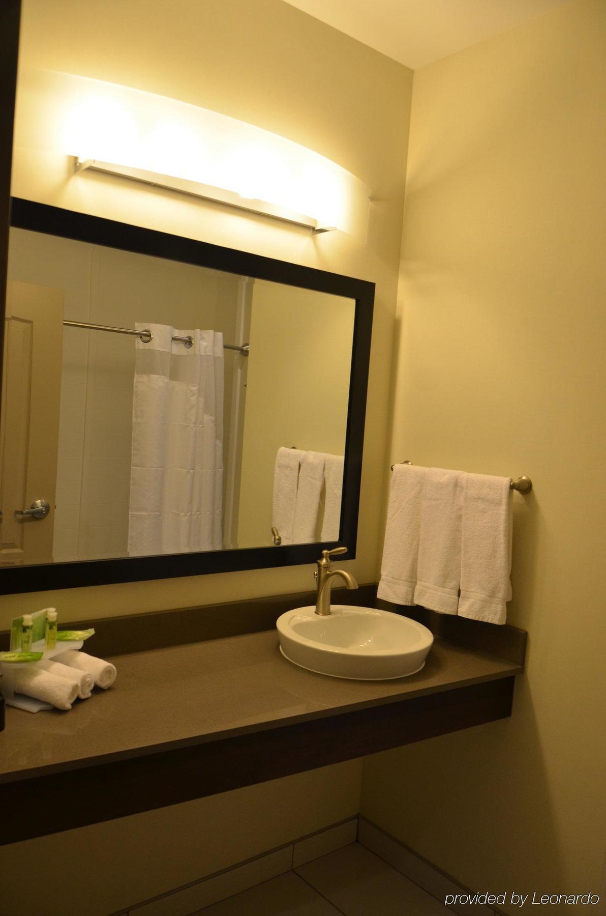 Holiday Inn Express & Suites Cheektowaga North East By Ihg Exterior photo